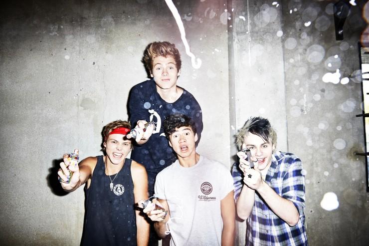 5 Seconds of Summer band heats up in Mich.