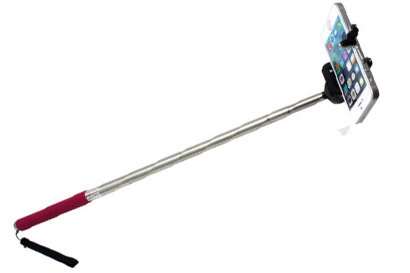 Selfie sticks encourage narcissistic behavior