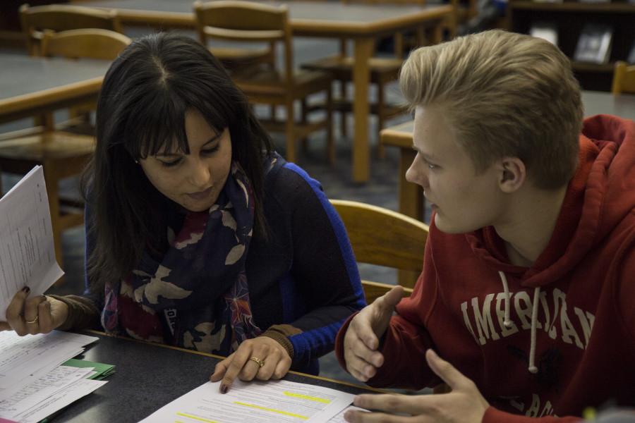 Senior Ives Bartel gets his essay edited by Amity Scholar Leïla Sedira
Photo by Tommy Massa