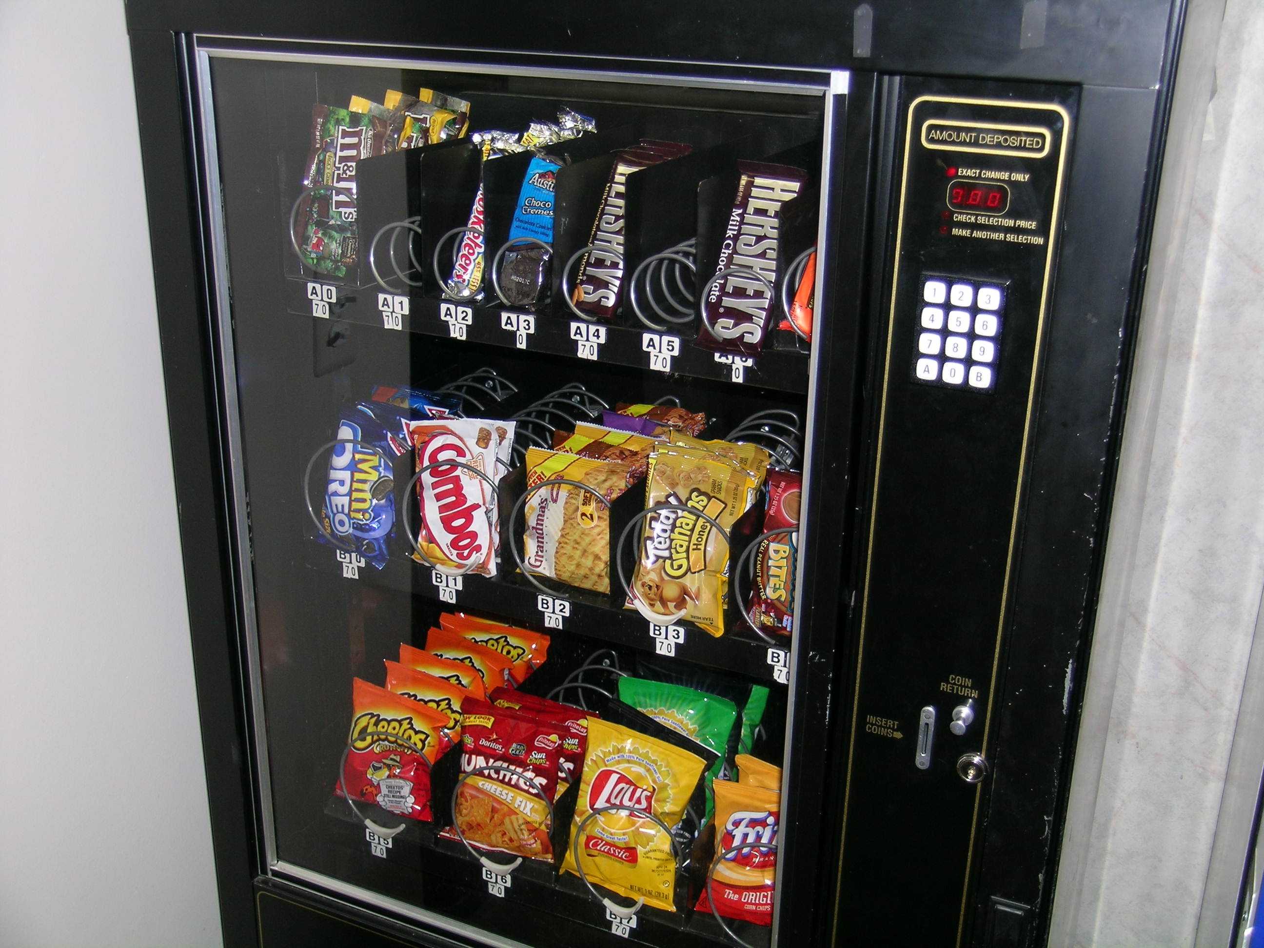 https://rochestertalon.com/wp-content/uploads/2016/02/Snack_machine_3538.jpg