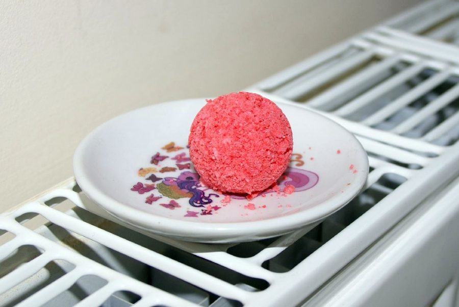 A homemade peppermint bath bomb thats easy to make! Photo courtesy of Creative Commons
