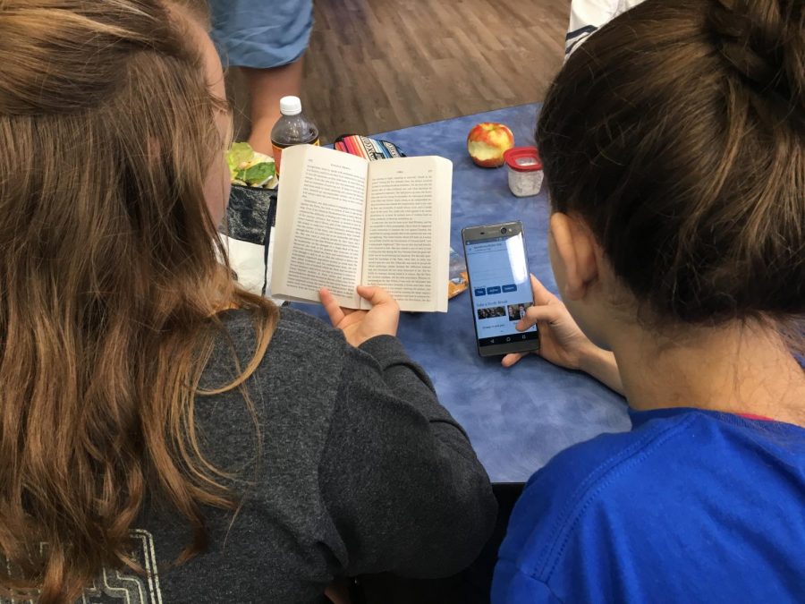 Students compare a classic novel to its Spark Notes reading guide. Photo by Claire Benson. 