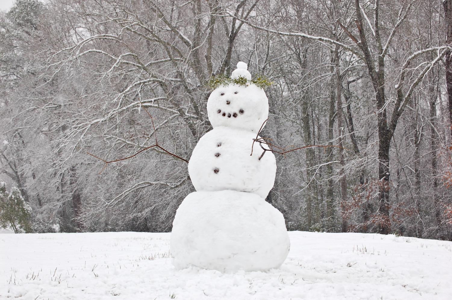 Get back to your childhood roots and build a snowman with a friend over break. Photo courtesy of Creative Commons.